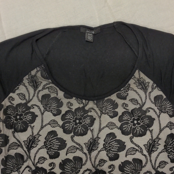 Cap sleeve lace t-shirt - Picture 2 of 2